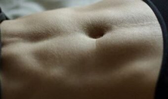 this-exercise-is-more-efficient-than-1000-abs-spend-60-seconds-a-day-doing-this-exercise-and-in-just-one-month-your-abdomen-is-going-to-become-flat-1118856