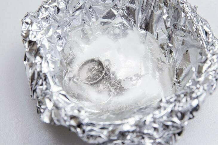 aluminum-foil-and-salt-the-perfect-solution-for-a-problem-1474387-1441730-5889382