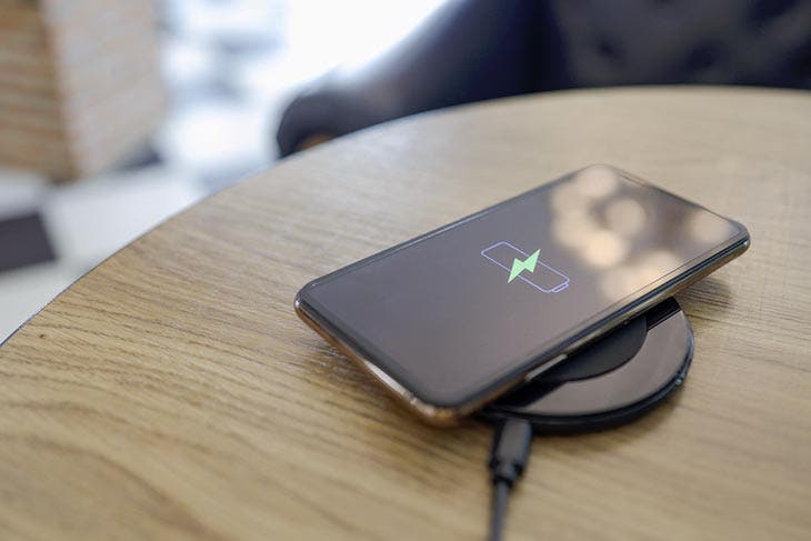 Why is it not recommended to charge your phone in public places? A danger lurks 3 External battery