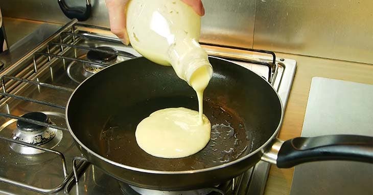 Preparing pancakes using a plastic bottle