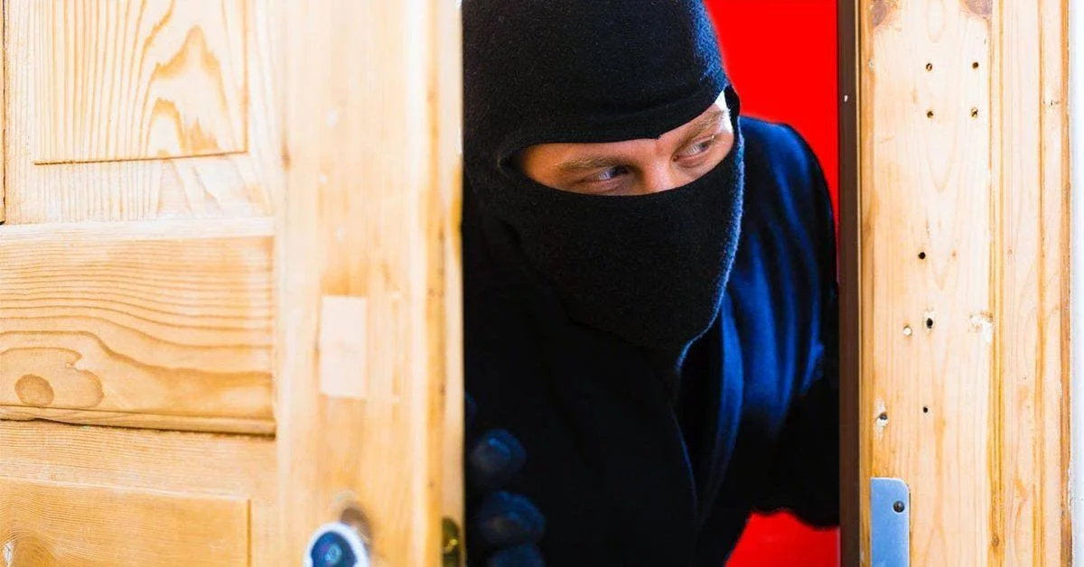 Thieves mark houses in these 4 ways before robbing them: the signs that do not deceive 1 Thieves mark homes in these 4 ways before finally robbing them