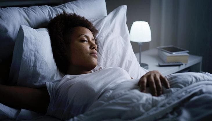 8 Habits That Accelerate Premature Aging 2 Sleeping at night