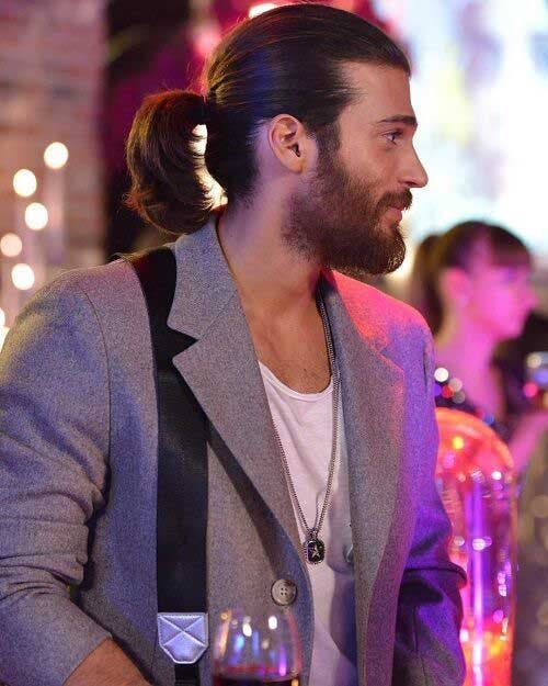 Men's long-haired cuts: the 30 most beautiful hairstyles to do in 2023 17 menhairlong16