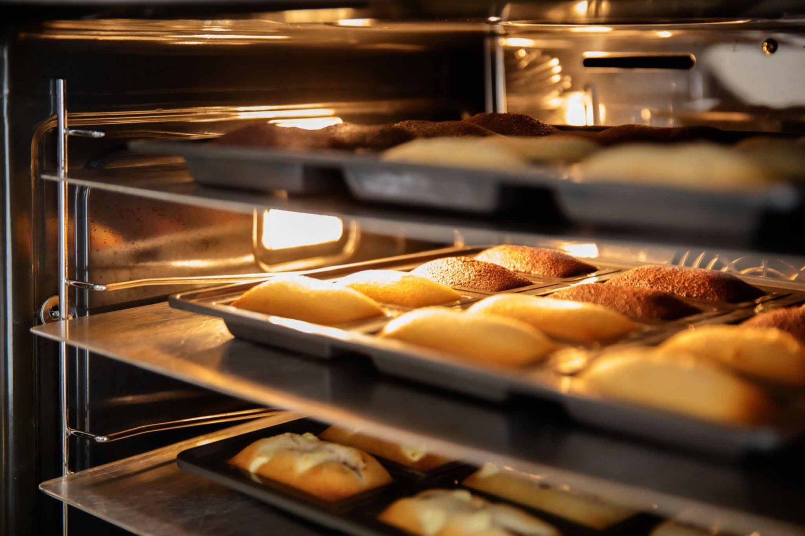 Fan heat is ideal for multi-rack cooking